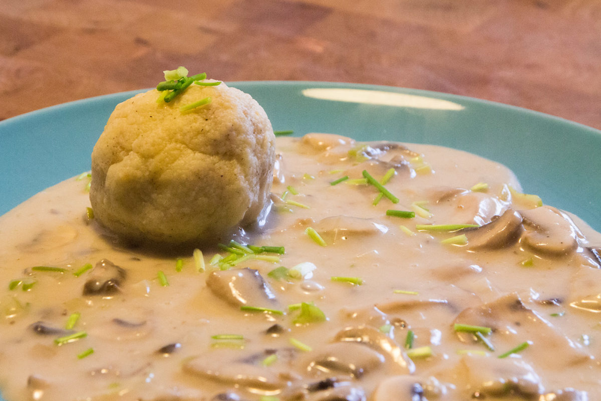 Schwammerlsauce mit Grießknödel - Aloi! Alles was lecker ist!